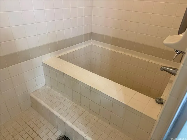 $5,000 | 2440 Kūhiō Avenue, Unit 2105, Honolulu, HI 96815