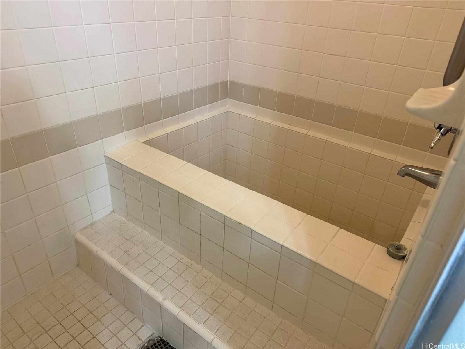 2440 Kūhiō Avenue, Unit 2105 Honolulu, HI 96815 - Photo 12 of 25