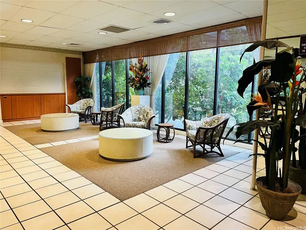 $4,900 | 2440 Kūhiō Avenue, Unit 2105, Honolulu, HI 96815