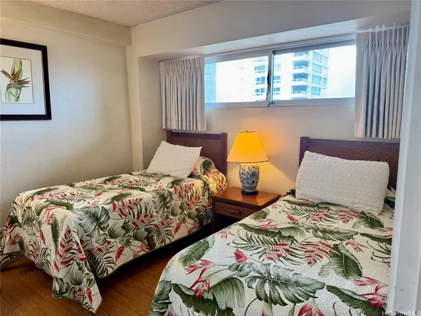 $4,900 | 2440 Kūhiō Avenue, Unit 2105, Honolulu, HI 96815