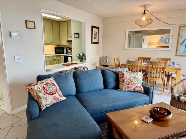 $4,900 | 2440 Kūhiō Avenue, Unit 2105, Honolulu, HI 96815