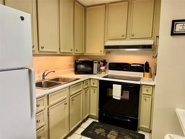 $5,000 | 2440 Kūhiō Avenue, Unit 2105, Honolulu, HI 96815