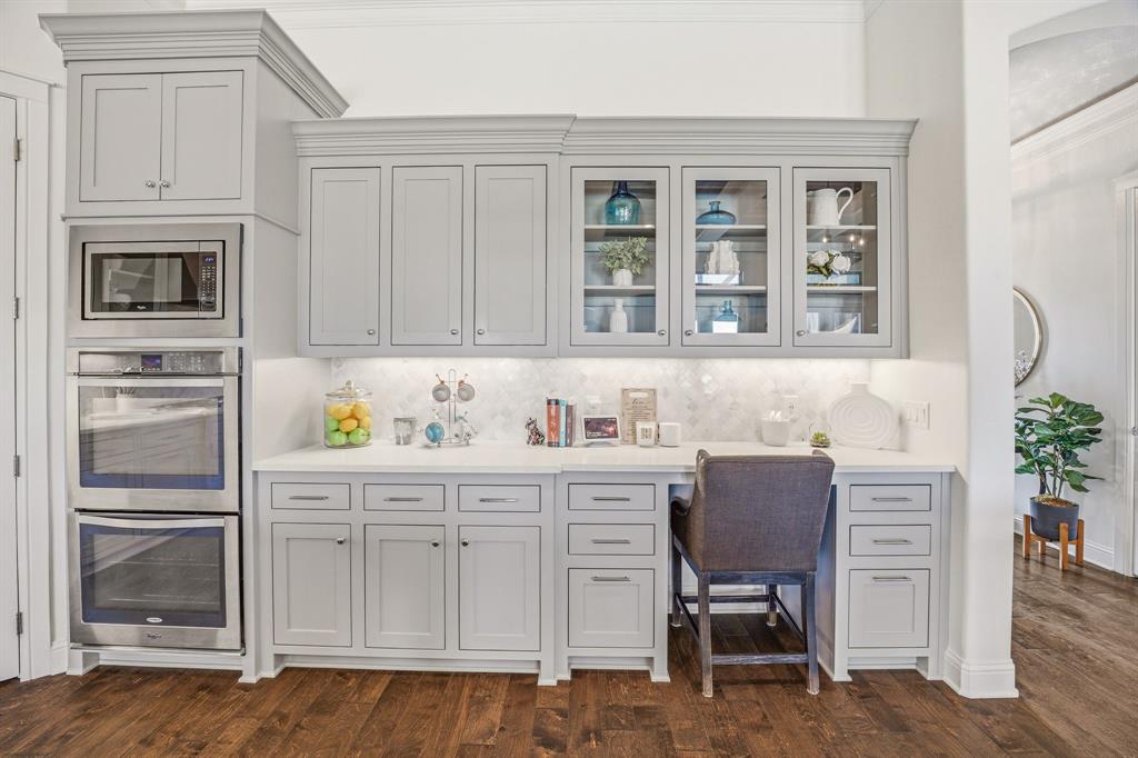 2009 Tree Top Court Granbury, TX 76049 - Photo 16 of 40 a kitchen with granite countertop cabinets and chair