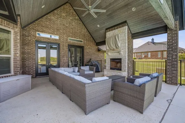 $850,000 | 2009 Tree Top Court, Granbury, TX 76049