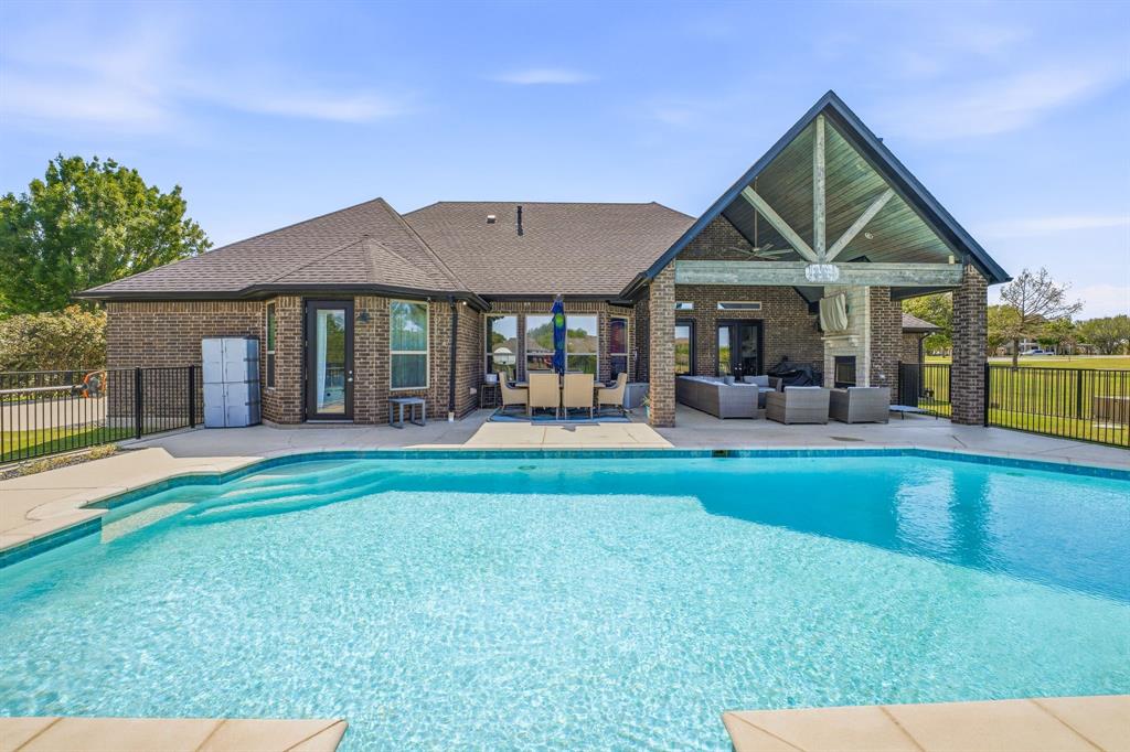 2009 Tree Top Court Granbury, TX 76049 - Photo 35 of 40 a backyard of a house with table and chairs