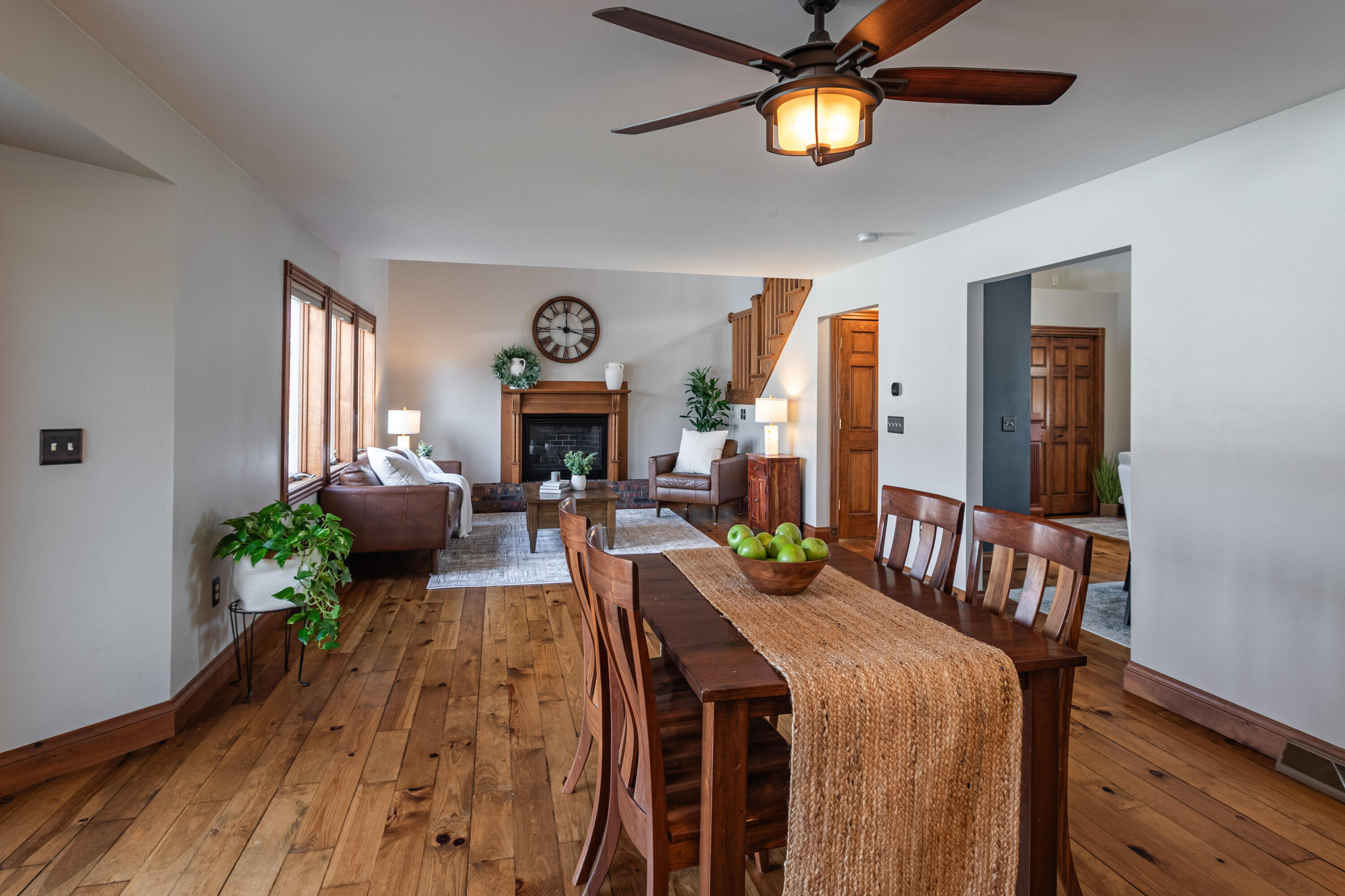 2421 Krause Road Onalaska, WI 54650 - Photo 12 of 31 Eating area & Living Room