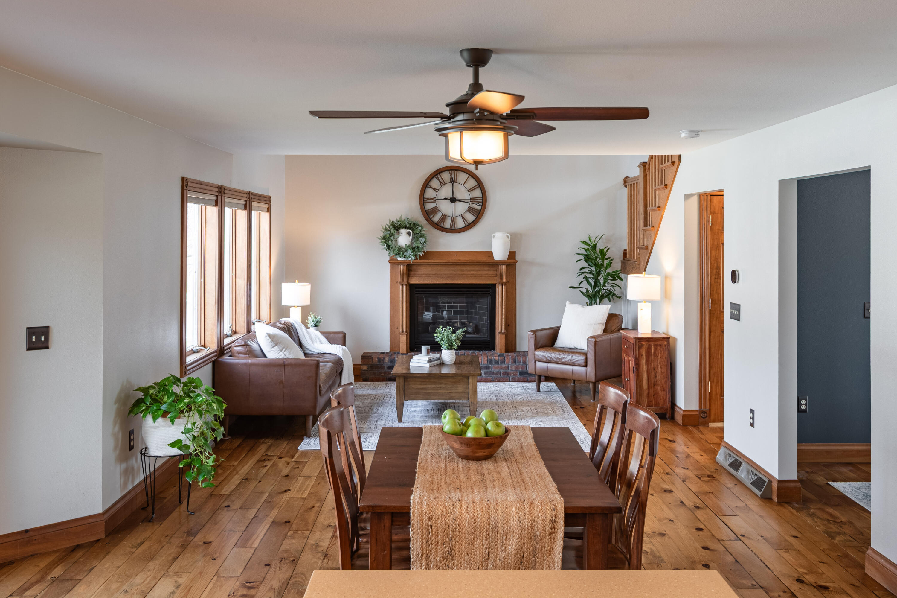 2421 Krause Road Onalaska, WI 54650 - Photo 13 of 31 Eating & Living Room