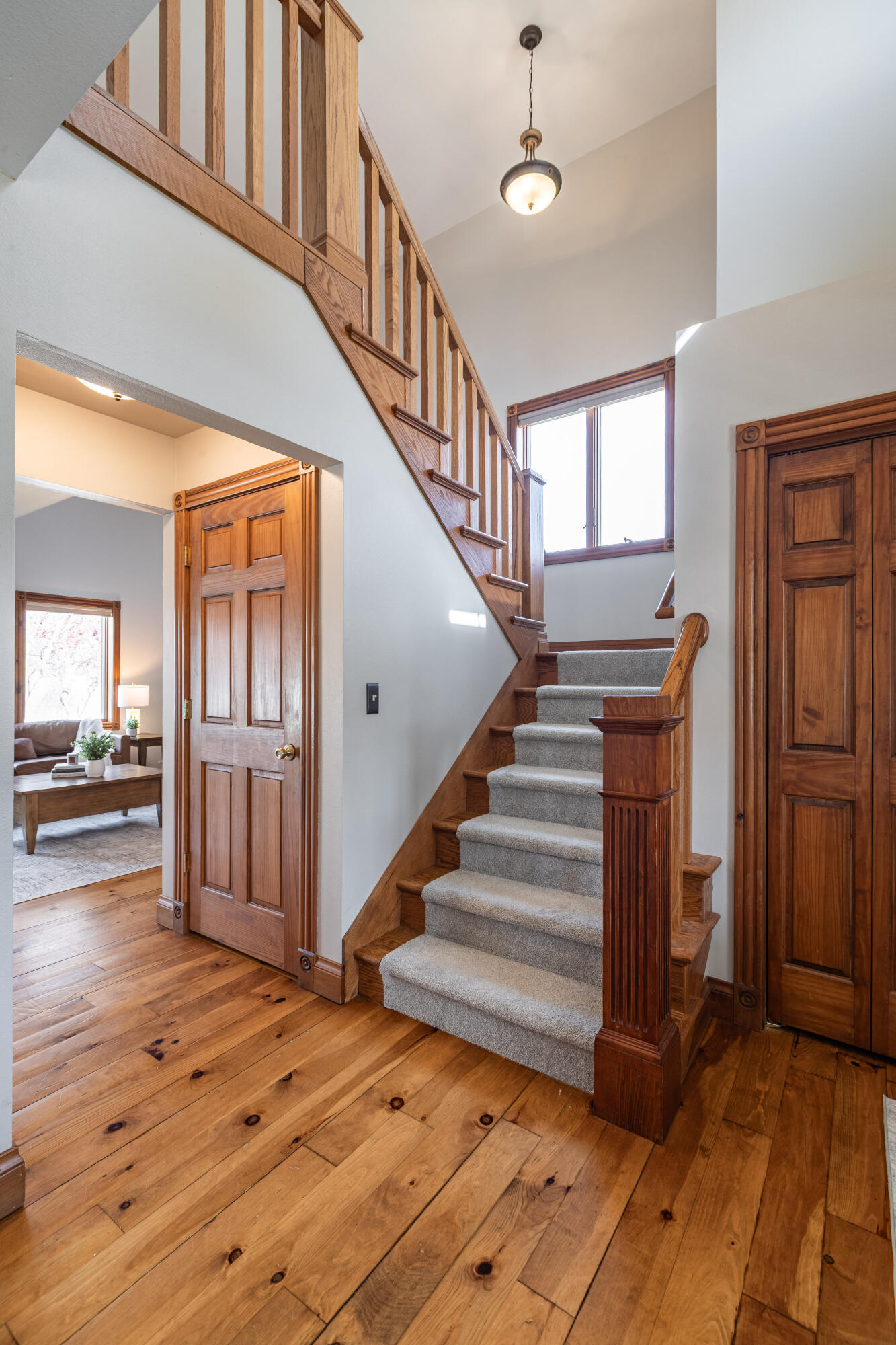 2421 Krause Road Onalaska, WI 54650 - Photo 16 of 31 Open Staircase