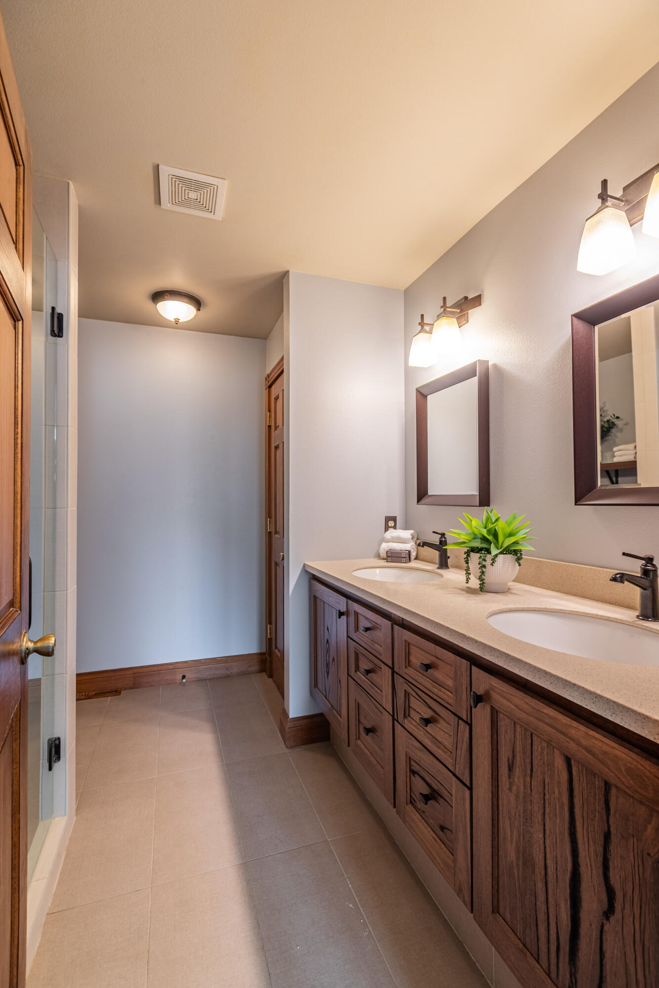 2421 Krause Road Onalaska, WI 54650 - Photo 19 of 31 Primary Bath