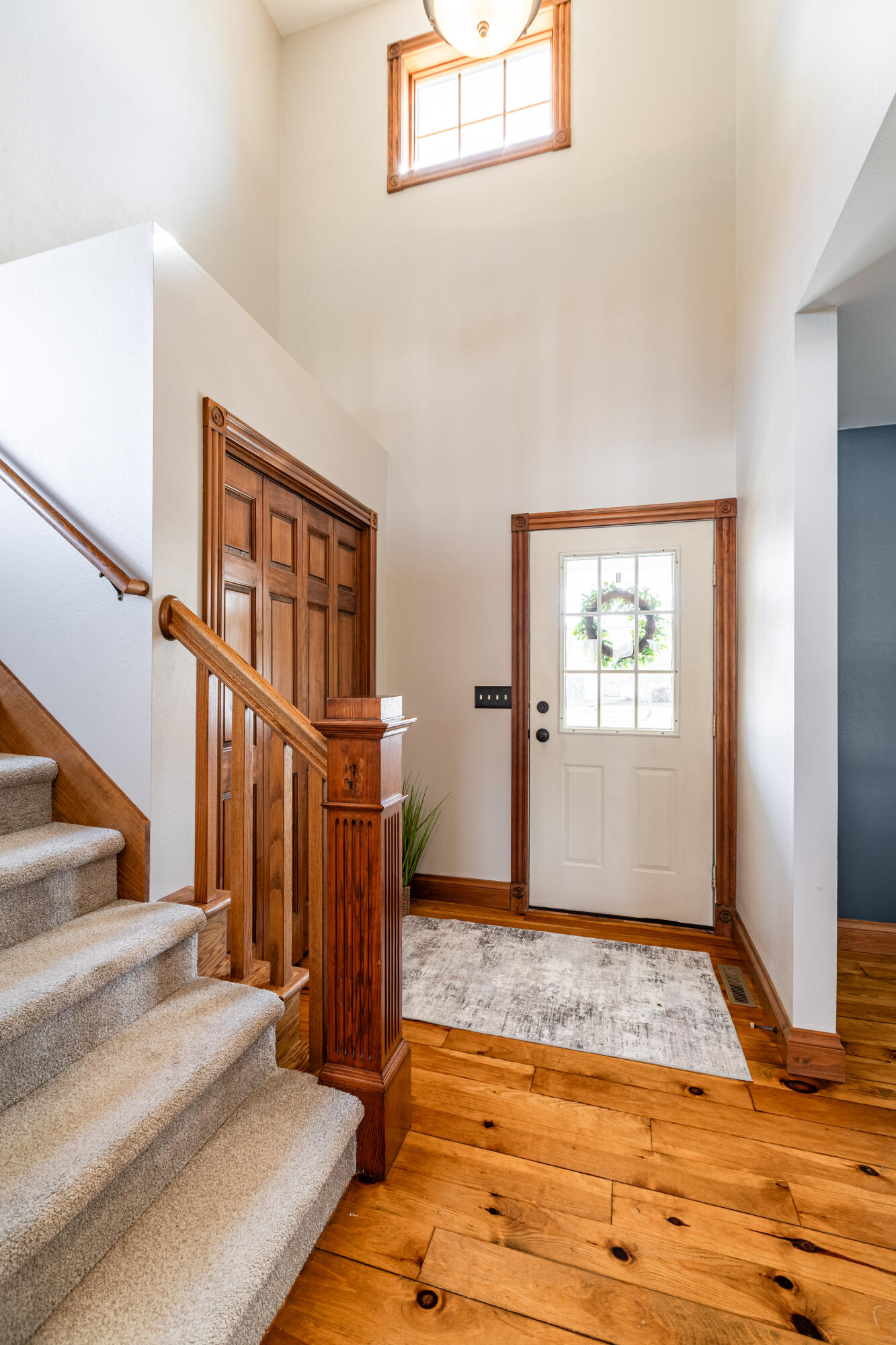 2421 Krause Road Onalaska, WI 54650 - Photo 3 of 31 Foyer