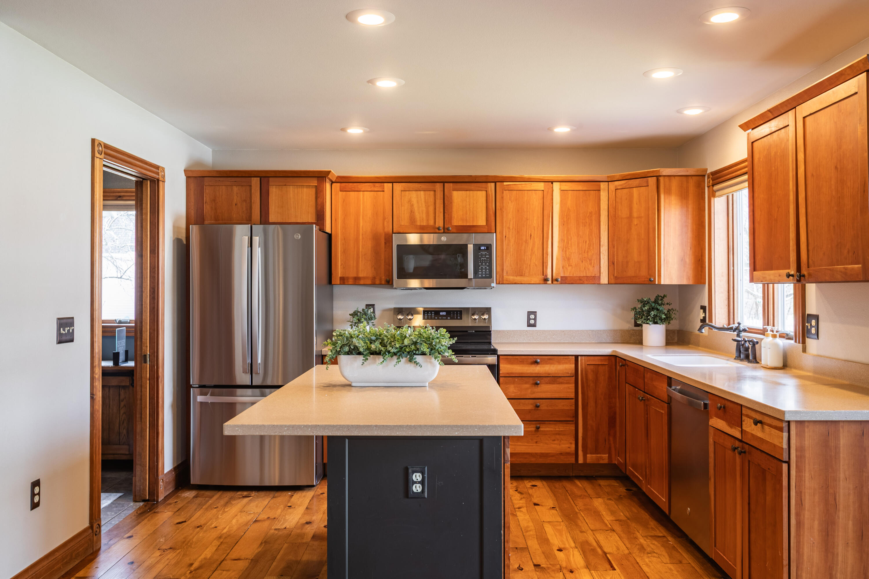 2421 Krause Road Onalaska, WI 54650 - Photo 6 of 31 Kitchen
