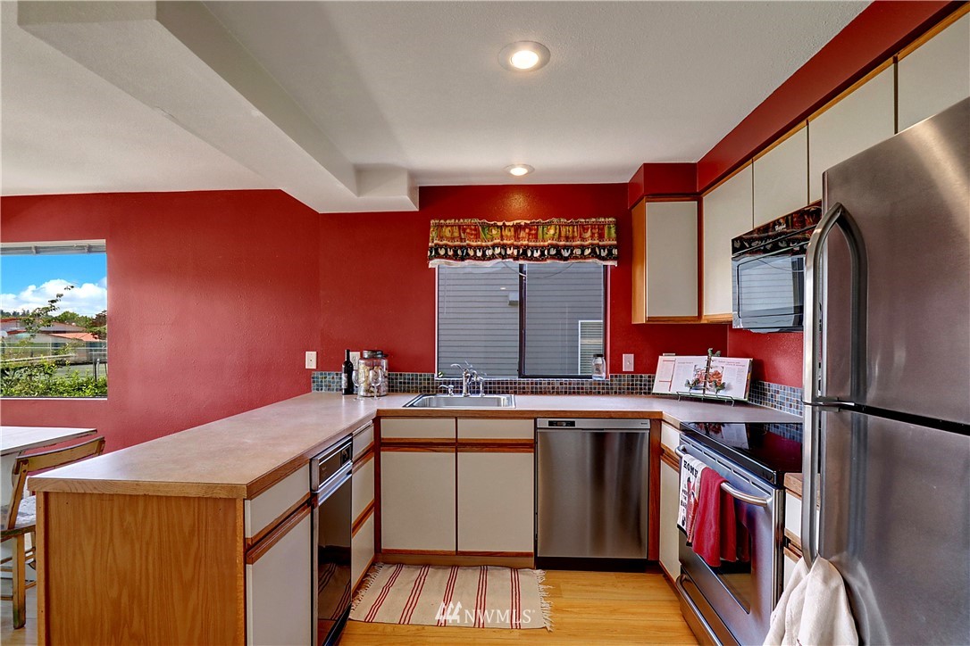 620 Daley Street, Unit 2 Edmonds, WA 98020 - Photo 3 of 18