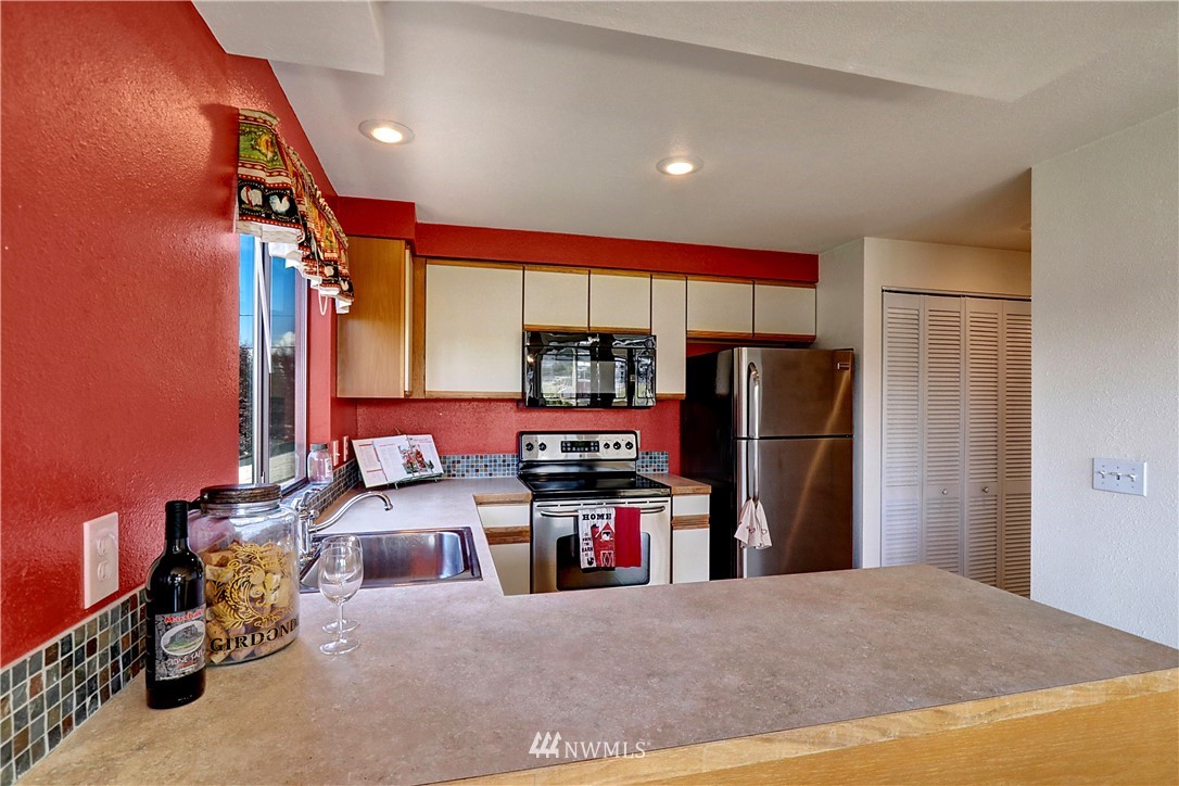 620 Daley Street, Unit 2 Edmonds, WA 98020 - Photo 4 of 18