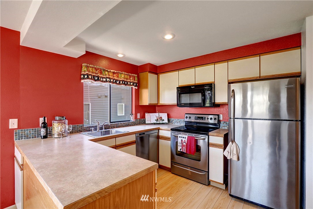 620 Daley Street, Unit 2 Edmonds, WA 98020 - Photo 6 of 18