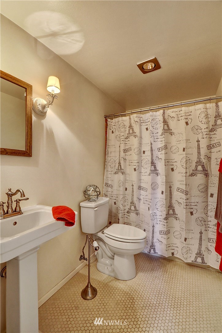 620 Daley Street, Unit 2 Edmonds, WA 98020 - Photo 10 of 18