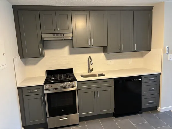 $2,125 | 16 Walnut Street, Unit B2, Arlington, MA 02476