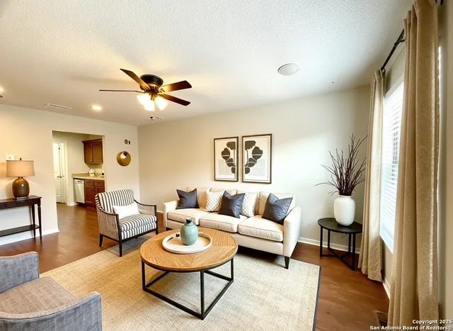 $875 | 4545 Hoeneke Drive, Unit 303, Kirby, TX 78219