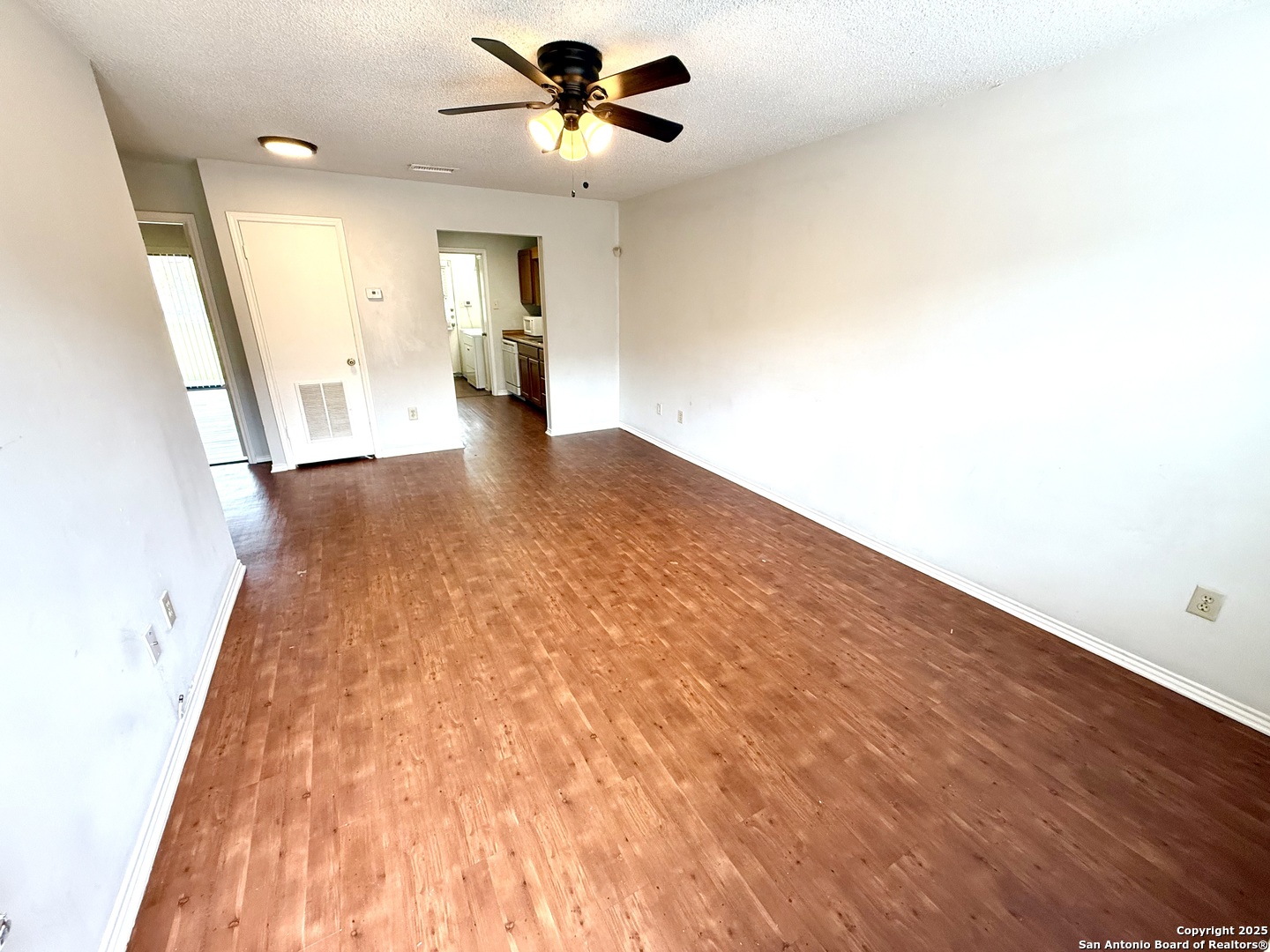 4545 Hoeneke Drive, Unit 303 Kirby, TX 78219 - Photo 3 of 24