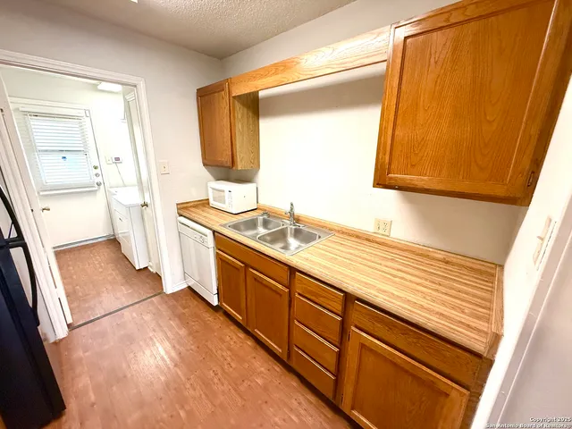 $875 | 4545 Hoeneke Drive, Unit 303, Kirby, TX 78219