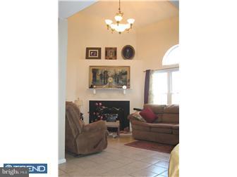 8 East Park Road Newtown, PA 18940 - Photo 2 of 7 Living Room