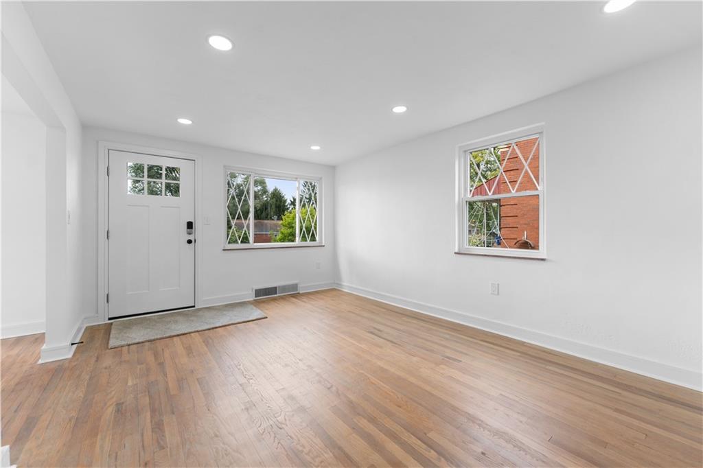 2370 Rose Garden Road Pittsburgh, PA 15220 - Photo 2 of 37 Gallery Image 2