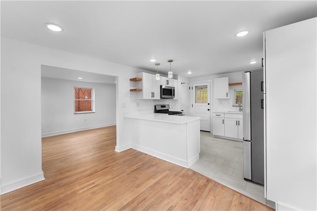 2370 Rose Garden Road Pittsburgh, PA 15220 - Photo 6 of 37 Gallery Image 6