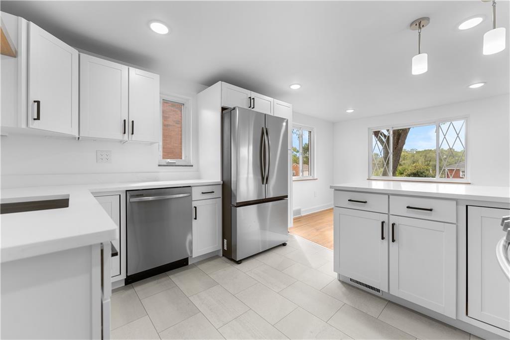 2370 Rose Garden Road Pittsburgh, PA 15220 - Photo 10 of 37 Gallery Image 10