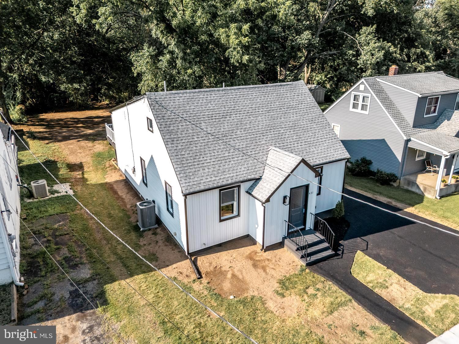 431 East Park Avenue Maple Shade, NJ 08052 - Photo 35 of 36 a view of a backyard with chairs