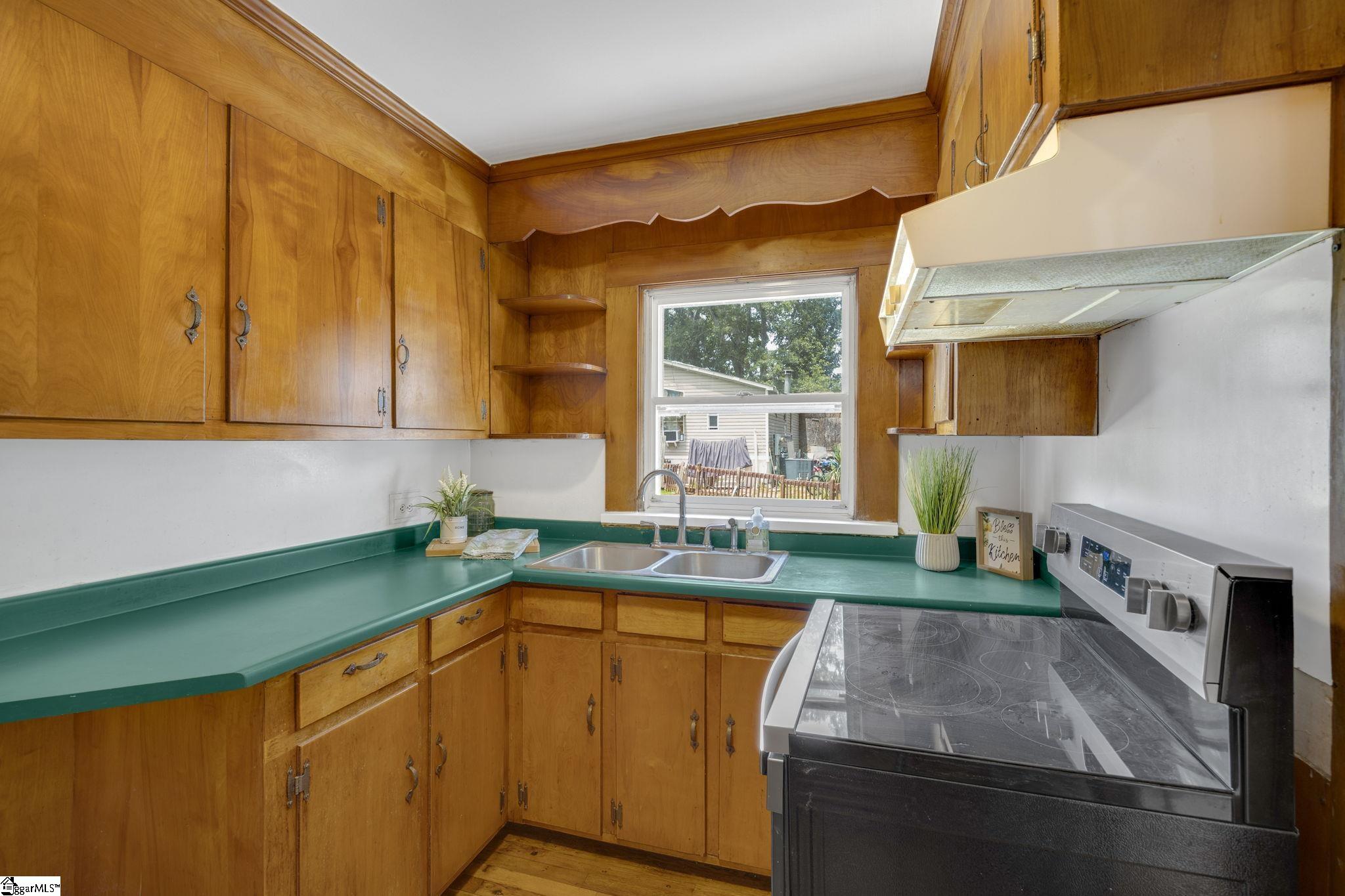 107 West Marion Road Greenville, SC 29617 - Photo 11 of 36
