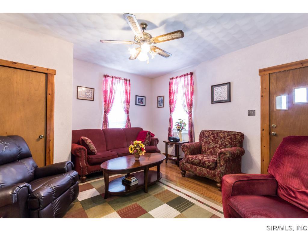 514 South Library Street Waterloo, IL 62298 - Photo 11 of 35