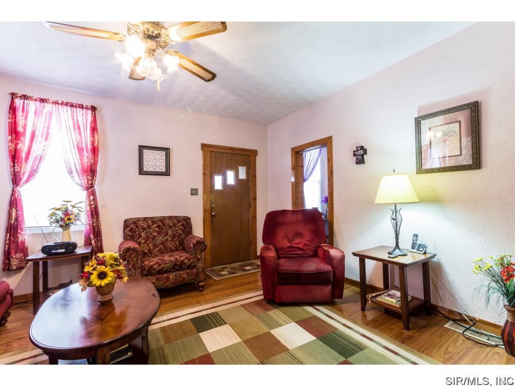 514 South Library Street Waterloo, IL 62298 - Photo 8 of 35