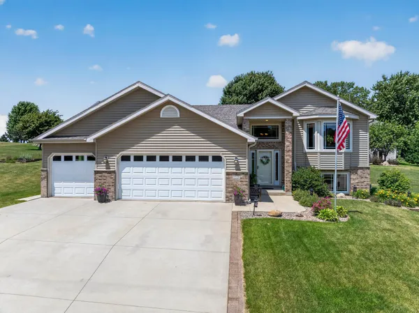 $465,000 | 1215 3 1/2 Avenue Northwest, Byron, MN 55920