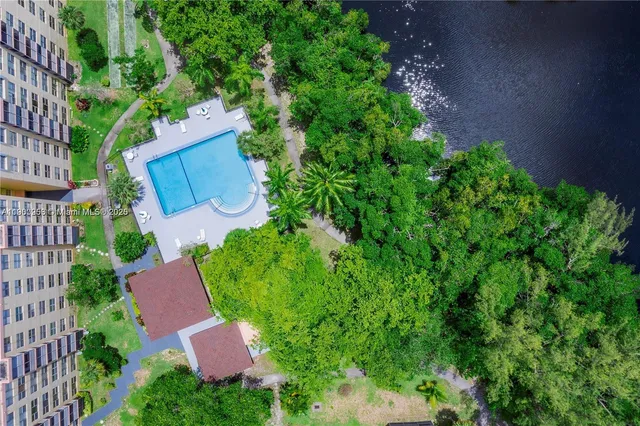 $349,000 | 17890 West Dixie Highway, Unit 606, North Miami Beach, FL 33160