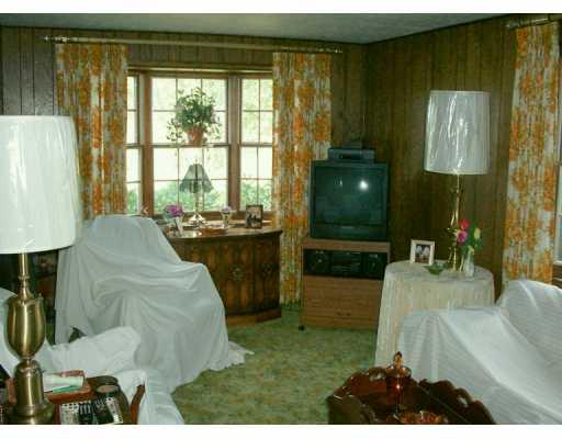 576 Creek Road Jackson Center, PA 16133 - Photo 5 of 7 Living Room.