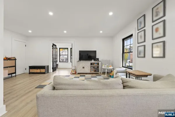 $960,000 | 11 West Gouverneur Avenue, Rutherford, NJ 07070