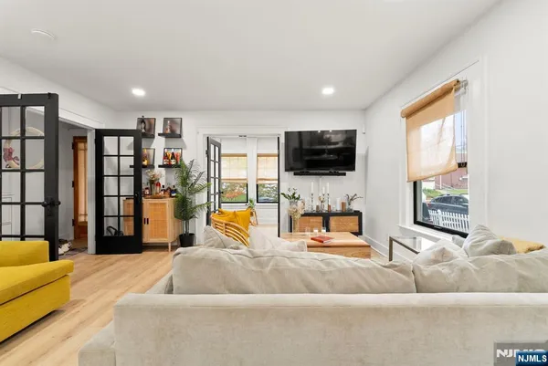 $960,000 | 11 West Gouverneur Avenue, Rutherford, NJ 07070