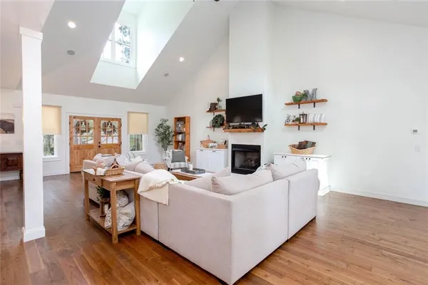 a view of house with garden