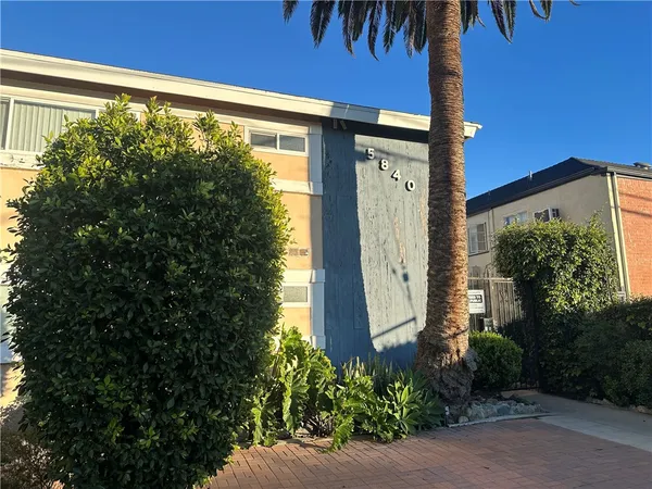 $1,750 | 5840 Hazeltine Avenue, Van Nuys, CA 91401