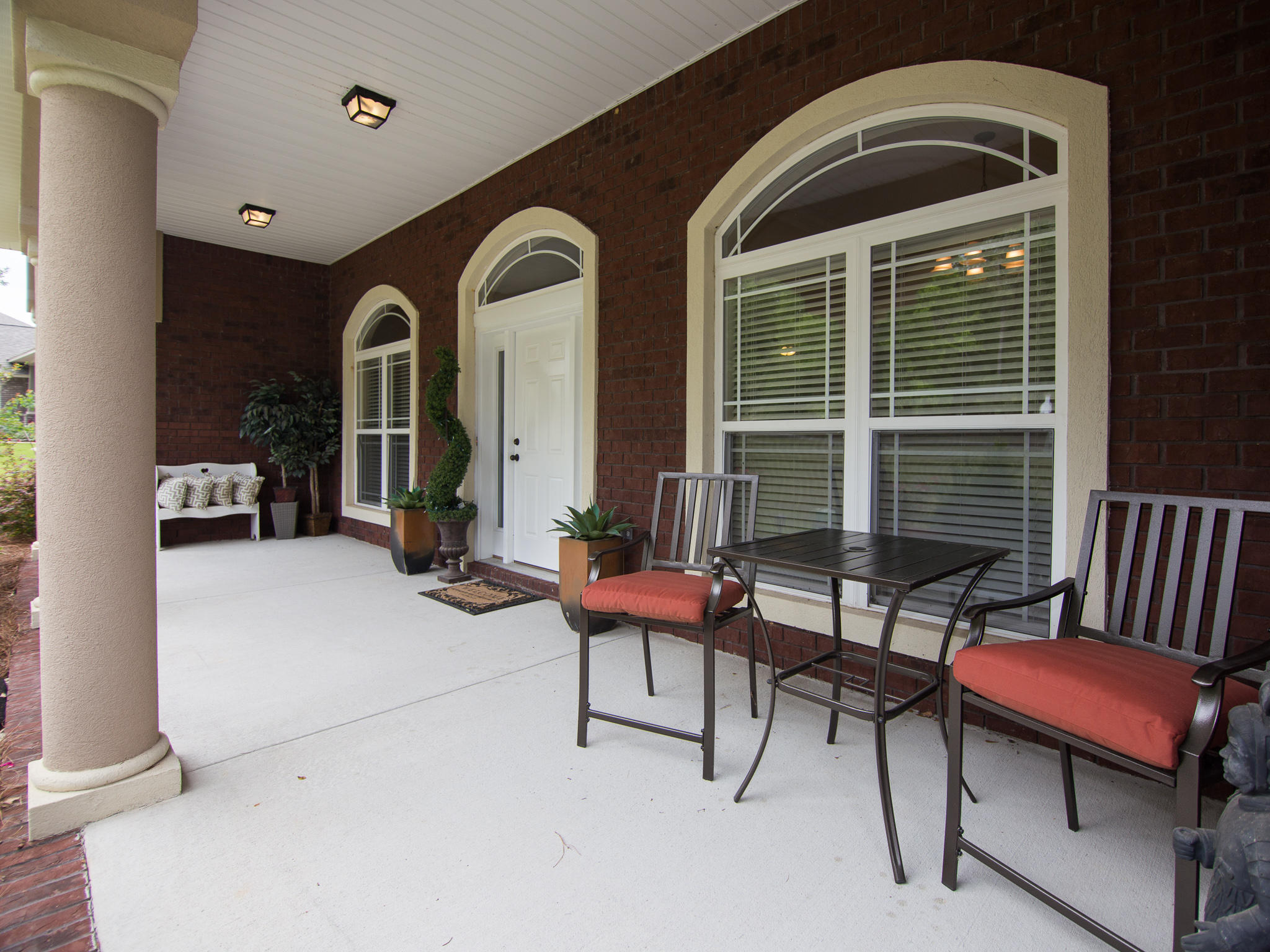 521 Vale Loop Crestview, FL 32536 - Photo 3 of 33 a living room with furniture and a potted plant