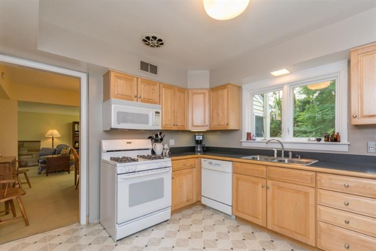 1006 Avon Road Ann Arbor, MI 48104 - Photo 14 of 33 Photo 14