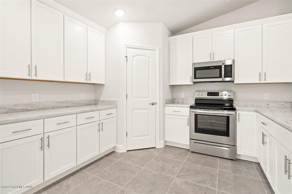 1475 Wakefield Road Southeast Palm Bay, FL 32909 - Photo 14 of 52 sample