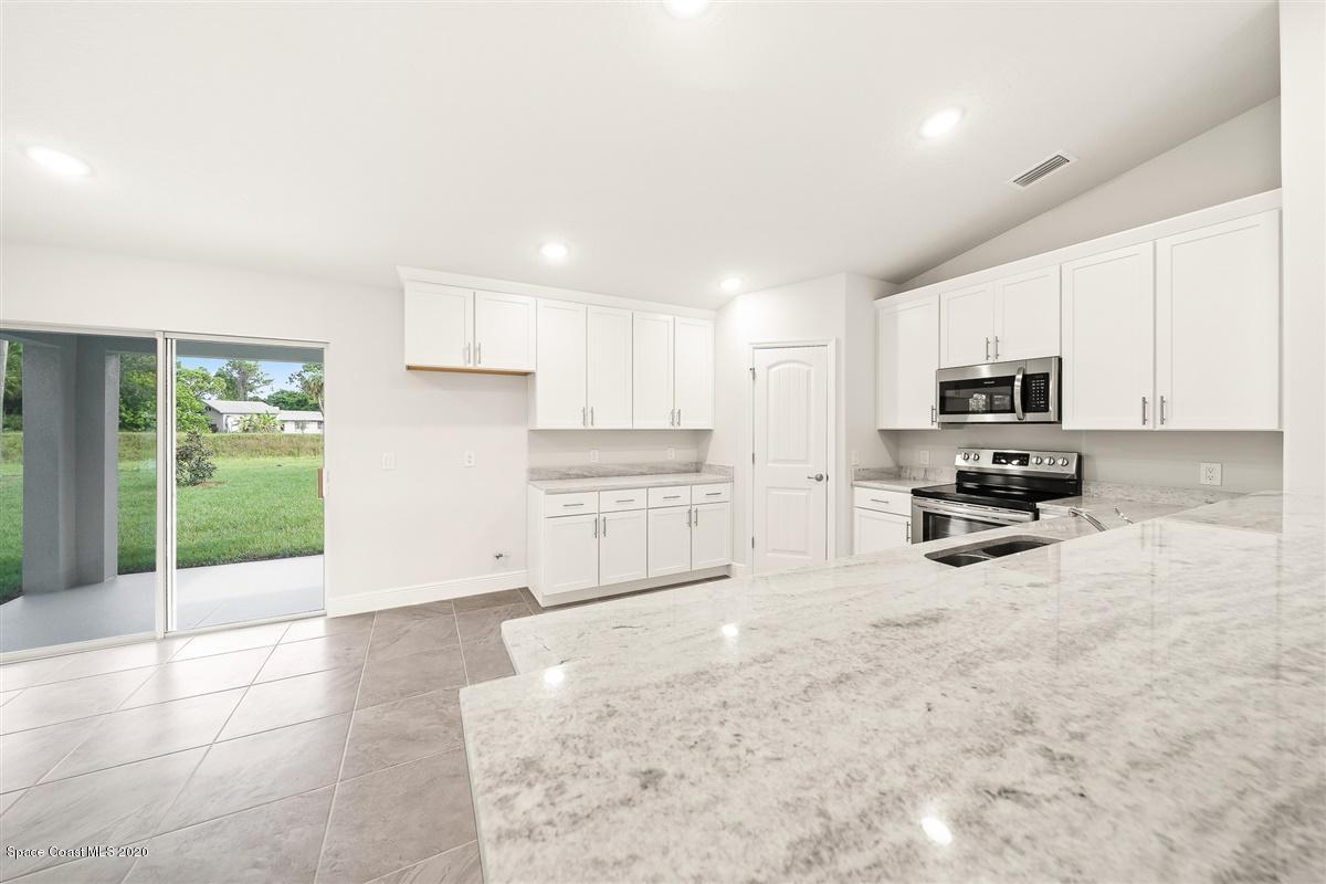 1475 Wakefield Road Southeast Palm Bay, FL 32909 - Photo 15 of 52 sample