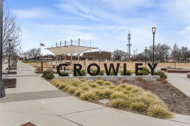 $2,350 | 245 Malone Avenue, Crowley, TX 76036