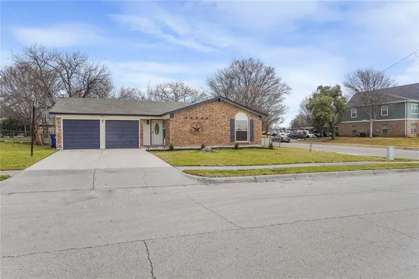 $2,350 | 245 Malone Avenue, Crowley, TX 76036