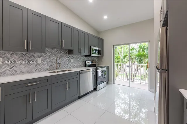 $2,650 | 6990 Northwest 179th Street, Unit 2012, Hialeah, FL 33015