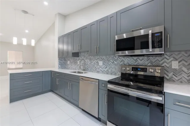 $2,650 | 6990 Northwest 179th Street, Unit 2012, Hialeah, FL 33015