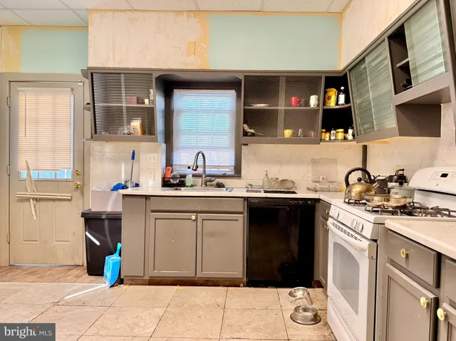 $270,000 | 139 South Sussex Street, Gloucester City, NJ 08030