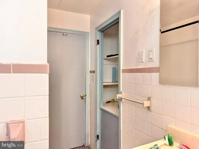 $270,000 | 139 South Sussex Street, Gloucester City, NJ 08030