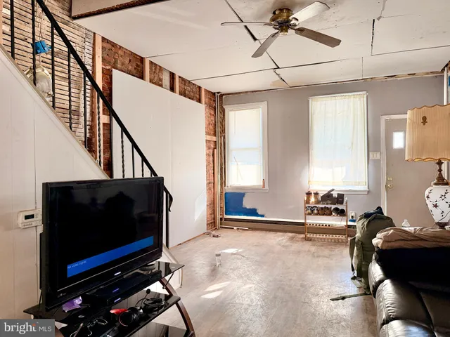 $270,000 | 139 South Sussex Street, Gloucester City, NJ 08030