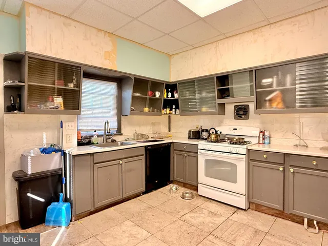 $270,000 | 139 South Sussex Street, Gloucester City, NJ 08030